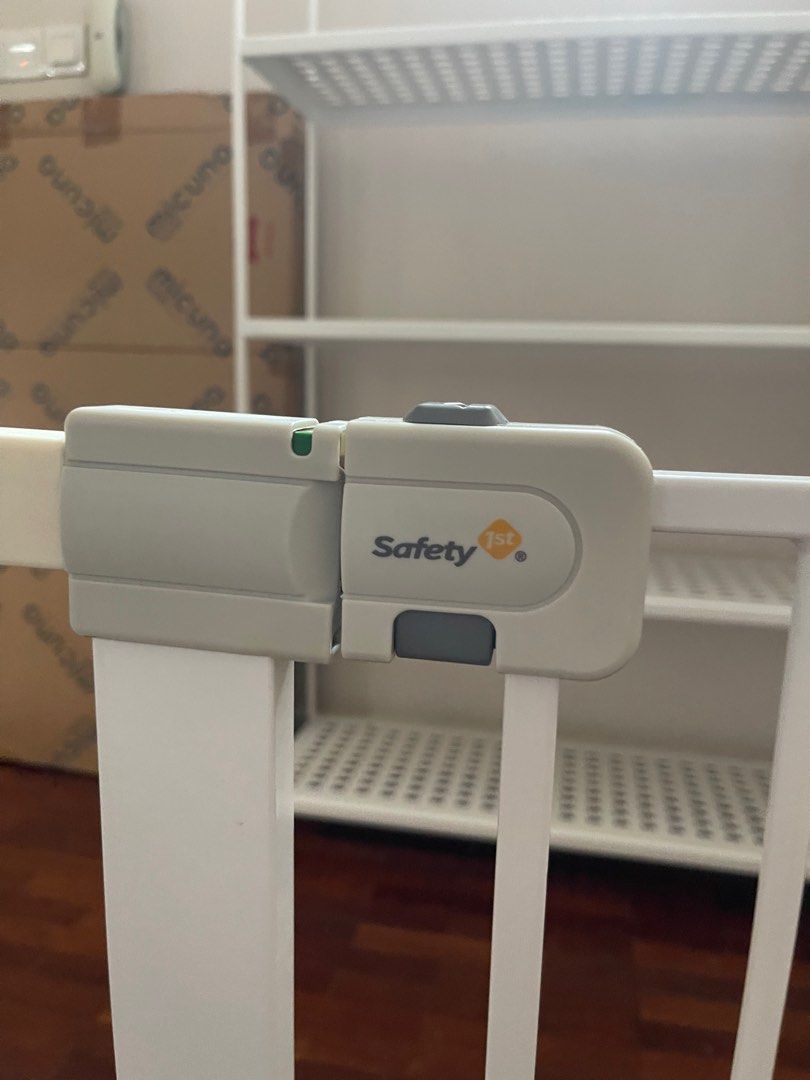 Safety 1st Safety Gate, Babies & Kids, Baby Nursery & Kids Furniture