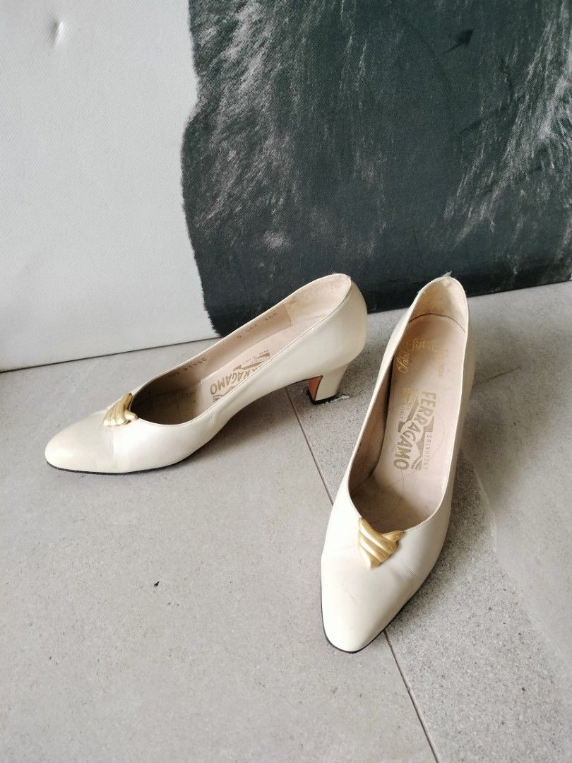 Salvatore Ferragamo cream white pump heels
