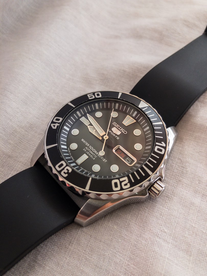 Seiko 5 SNZF17 Sea Urchin Black Made in Japan Diver style automatic watch  with Veloci Nato and Fluorine Rubber strap, Men's Fashion, Watches &  Accessories, Watches on Carousell