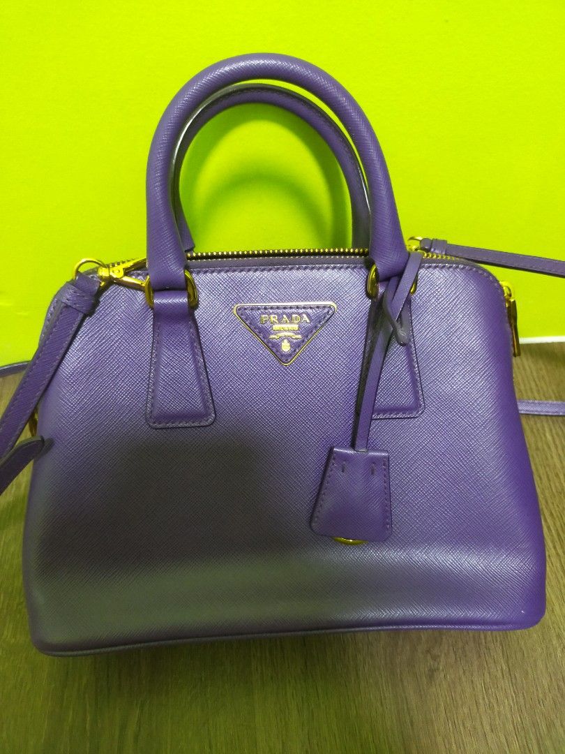 Selling prada top bag