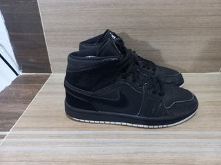 Sepatu Nike Air Jordan 1 Mid Glitter Black