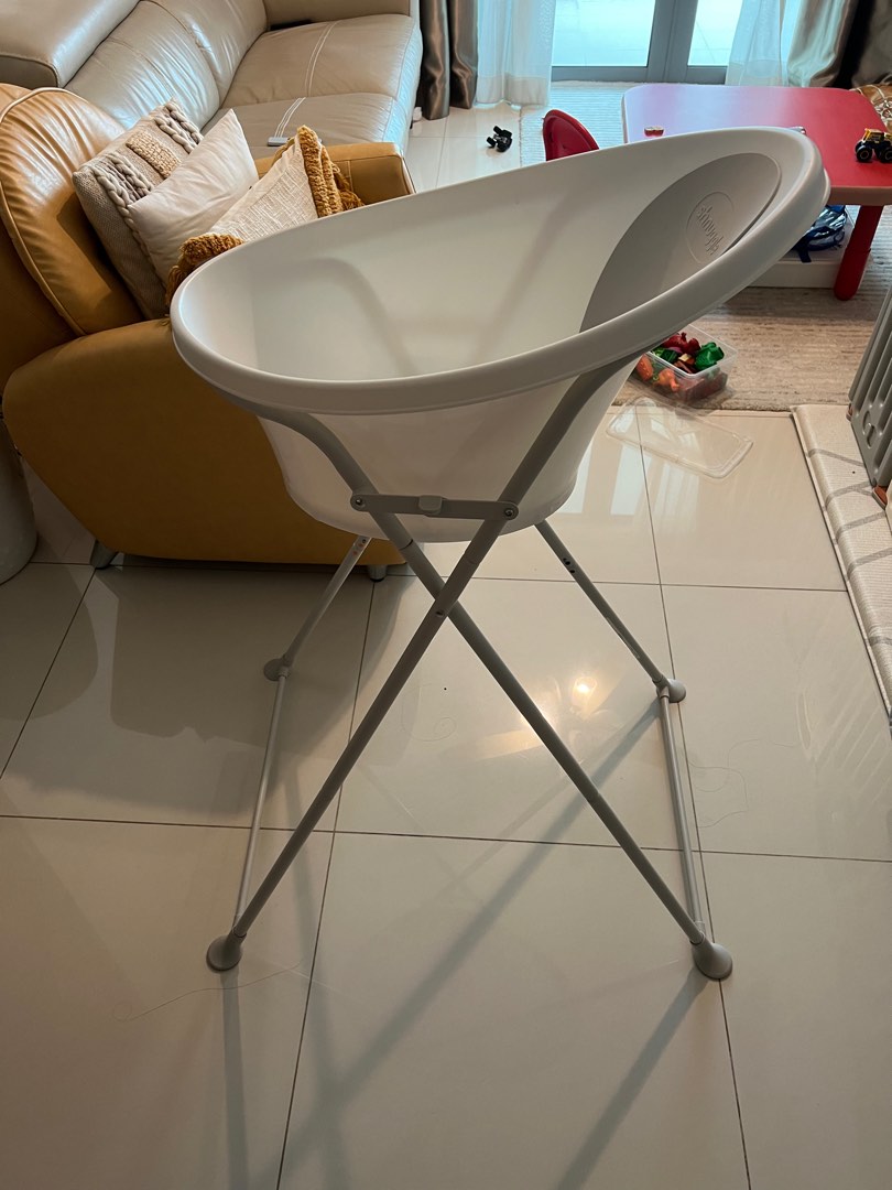 Shnuggle infant bath tub with foldable stand, Babies & Kids, Bathing