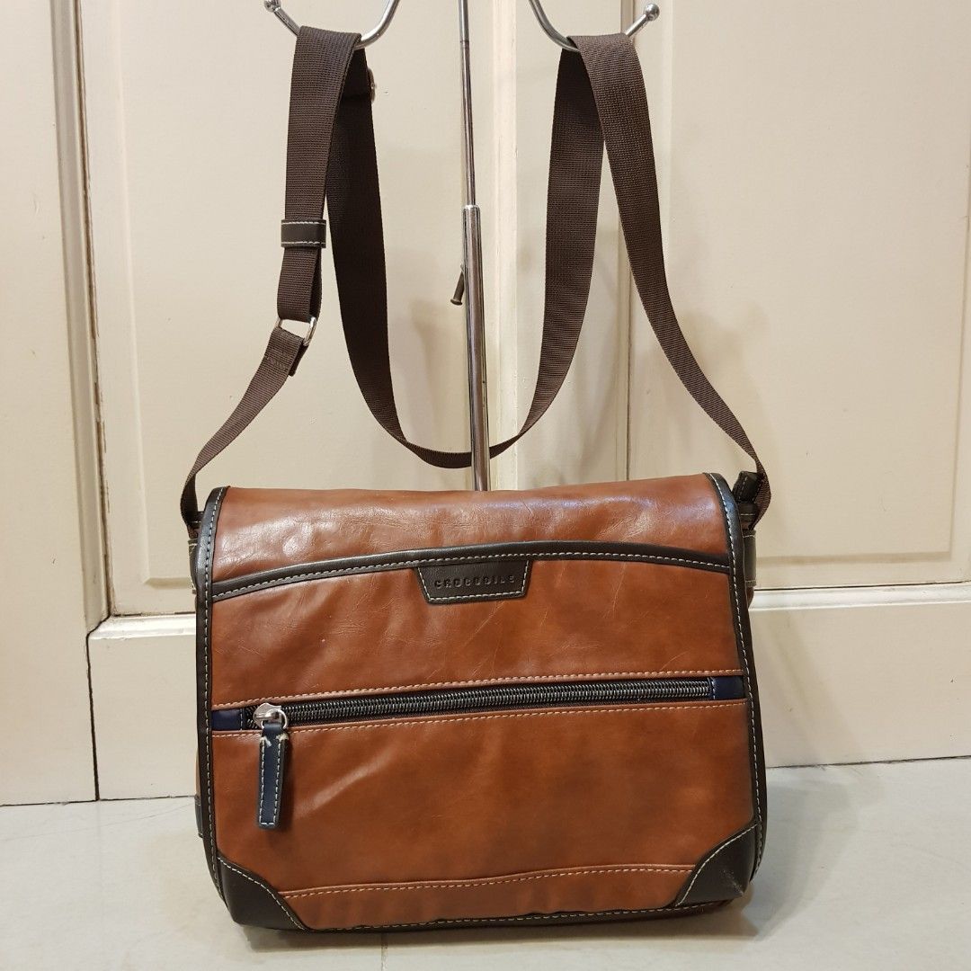 Sling bag Leather (Category: Luxury Bags & Wallets) located in Manila. Submitted by geecollection01 (Listing ID 1218831237, Image 1). Description: 💯Good condition Sling bag 8/10 Direct message if interested.