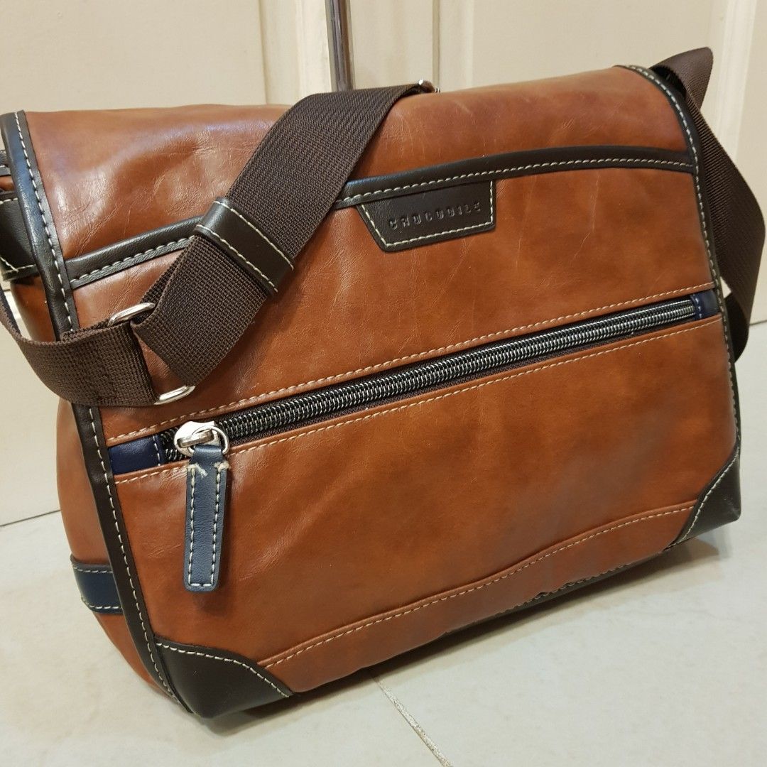 Sling bag Leather (Category: Luxury Bags & Wallets) located in Manila. Submitted by geecollection01 (Listing ID 1218831237, Image 2). Description: 💯Good condition Sling bag 8/10 Direct message if interested.
