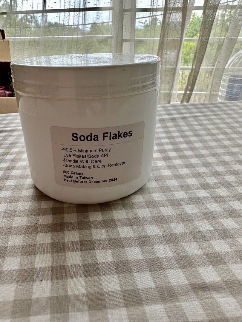Sodium Hydroxide Beads/Flake/LYE/Caustic Soda, Furniture & Home Living