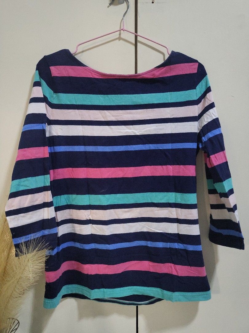 Stripe longsleeves (Category: Longsleeves) located in Manila. Submitted by kth18 (Listing ID 1218857517, Image 1). Description: ♡ good condition ♡ S-M ♡ negotiable. DM me 🙂 ♡ ggx / shopee co.
