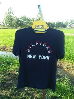 TOMMY HILFIGER tshirt size medium