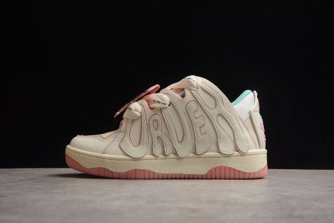Sneakers: ”Old Order X Sanrio My melody” - Purple Lama