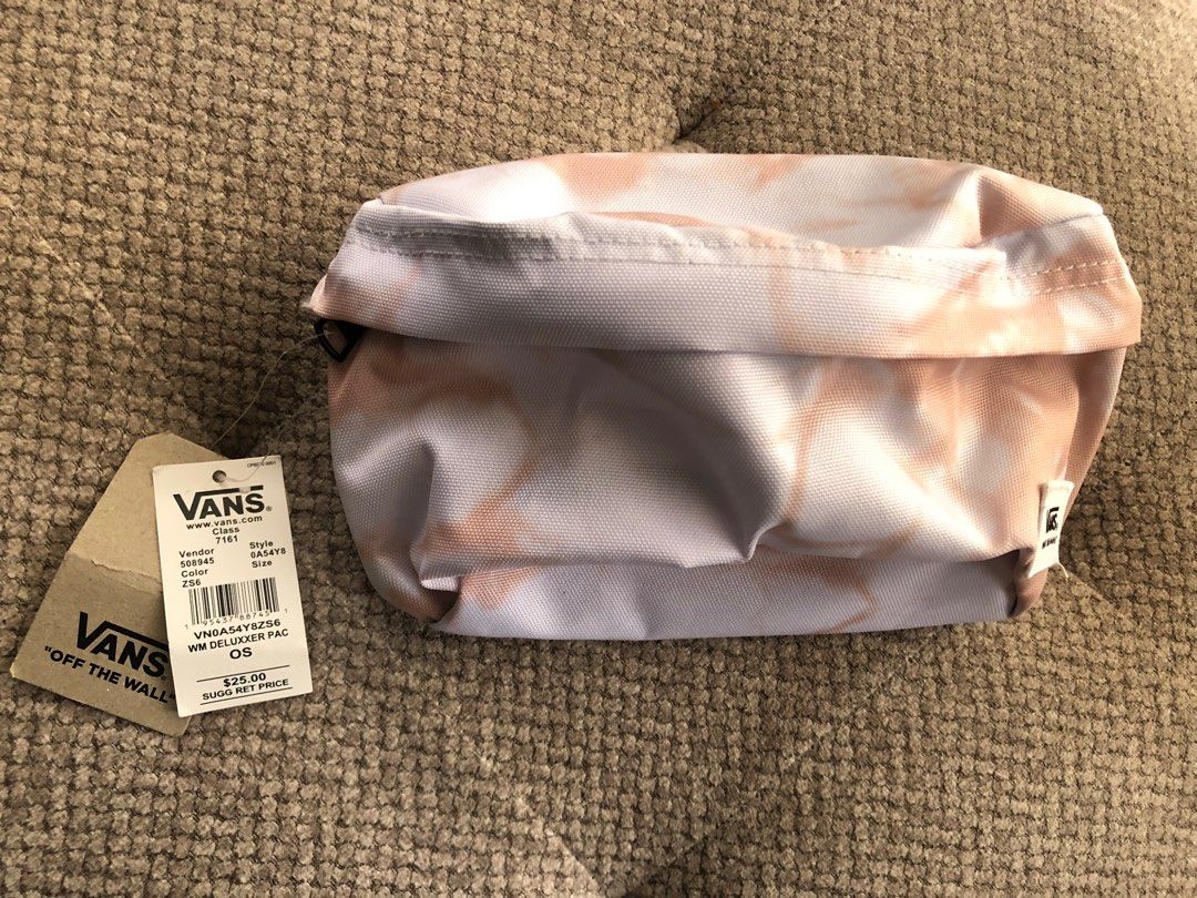 Vans Waist Belt Bag Zip Up Uni Pack (Category: Cross-body Bags) located in Makati City. Submitted by esila.essentials (Listing ID 1218803718, Image 1). Description: Vans Waist Belt Bag Zip Up Uni Pack 100% Authentic Details • Brand New, Never Worn, New with Tags • Smoke and Pet Free Environment • No rips or damage Measures about 5 inches tall and about 9 inches wide .