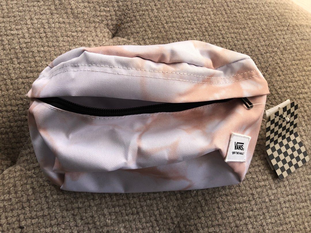 Vans Waist Belt Bag Zip Up Uni Pack (Category: Cross-body Bags) located in Makati City. Submitted by esila.essentials (Listing ID 1218803718, Image 2). Description: Vans Waist Belt Bag Zip Up Uni Pack 100% Authentic Details • Brand New, Never Worn, New with Tags • Smoke and Pet Free Environment • No rips or damage Measures about 5 inches tall and about 9 inches wide .