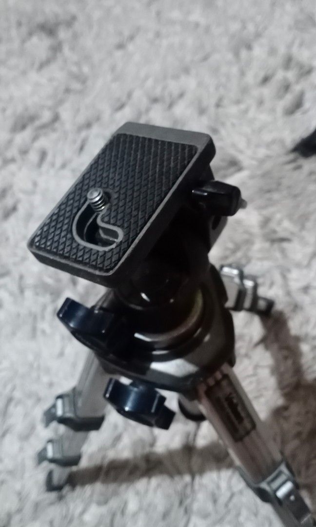 Velbon Mini Tripod (Category: Tripods & Monopods) located in Santa Rosa. Submitted by amnebre (Listing ID 1218771599, Image 2). Description: .