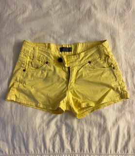 (Category: ) located in . Submitted by lnfwardrobe (Listing ID 1218928454, Image 1). Description: .