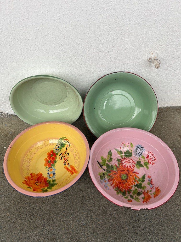 Vintage enamel basins, Hobbies & Toys, Memorabilia & Collectibles