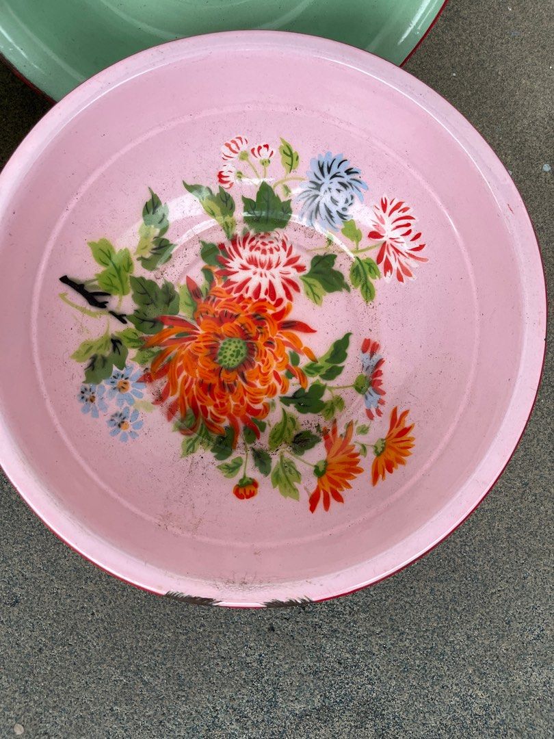 Vintage enamel basins, Hobbies & Toys, Memorabilia & Collectibles