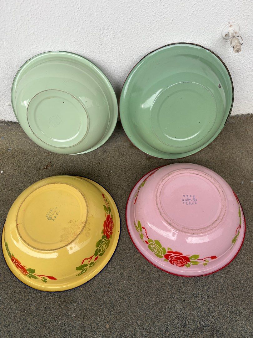 Vintage enamel basins, Hobbies & Toys, Memorabilia & Collectibles