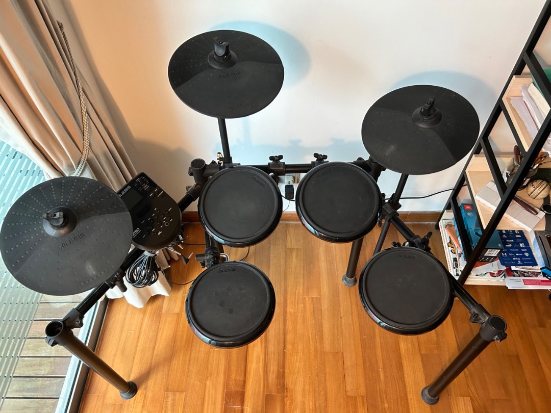 Well maintained Alesis Nitro 8 piece Drum Module, Hobbies & Toys