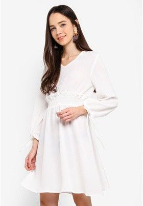 White long top sleeve flare dress