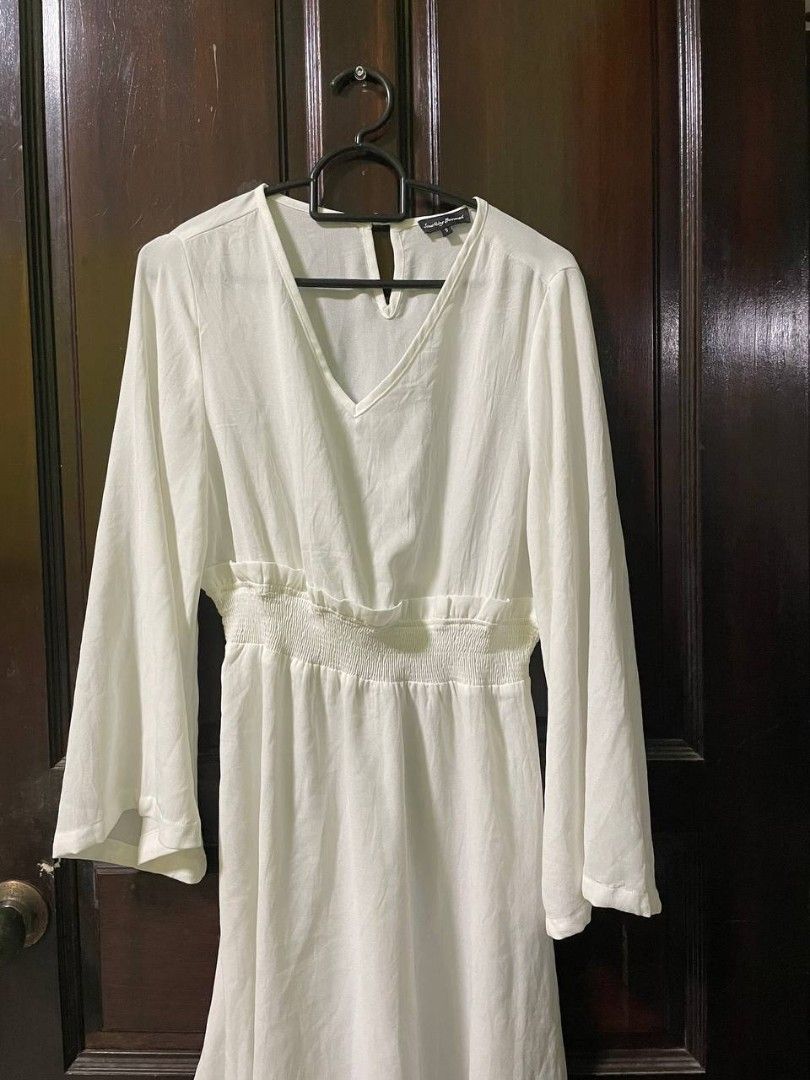 White long top sleeve flare dress