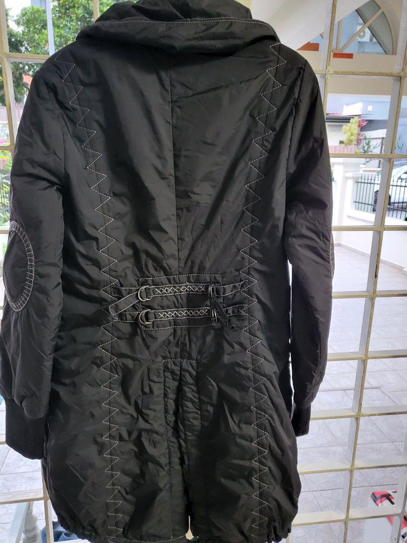 Winter jacket (Category: Coats, Jackets and Outerwear) located in Singapore. Submitted by nineteen51 (Listing ID 1218882339, Image 4). Description: 2026 is the brand. 100% polyester, size 1. self collect..