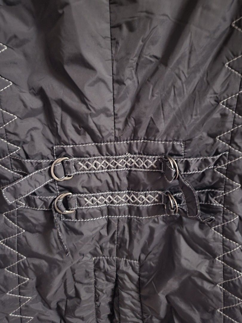 Winter jacket (Category: Coats, Jackets and Outerwear) located in Singapore. Submitted by nineteen51 (Listing ID 1218882339, Image 5). Description: 2026 is the brand. 100% polyester, size 1. self collect..