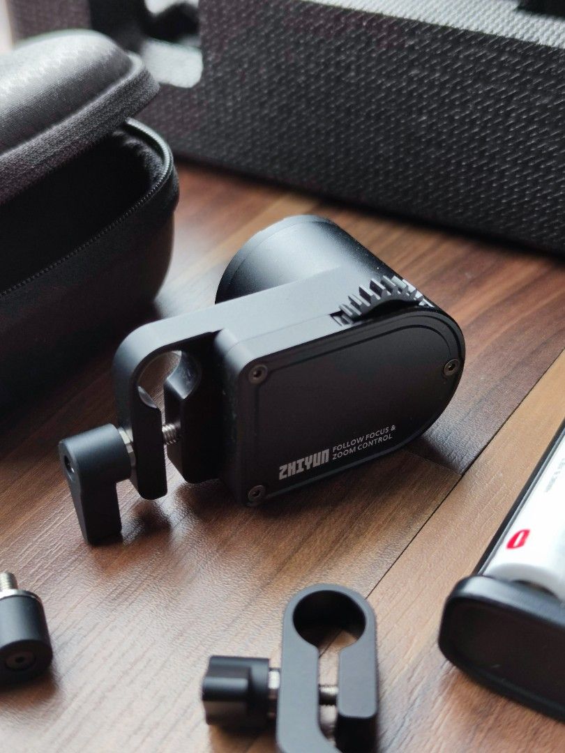 Zhiyun ill S with follow focus set, Photography, Photography