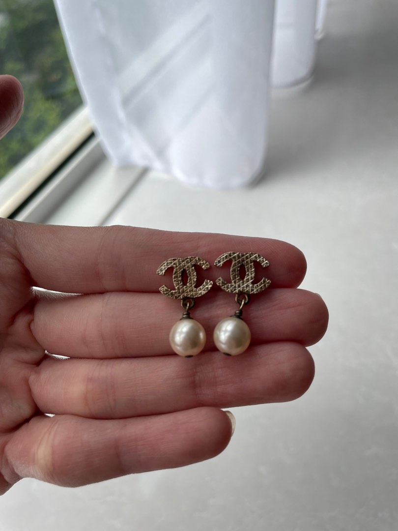 chanel pearl and crystal earrings gold