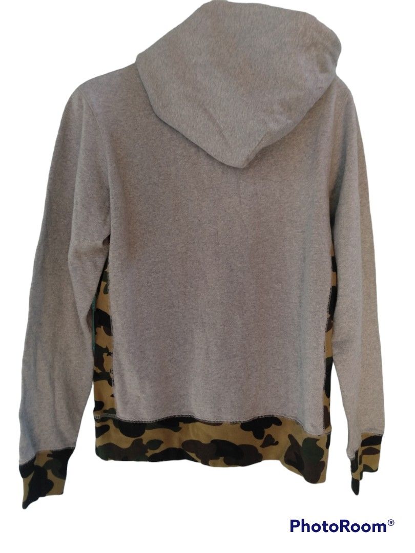 BAPE (Category: Hoodies) located in Bulacan. Submitted by nifftyythrifty (Listing ID 1218986517, Image 2). Description: BAPE hoodie gray side camouflage . medium w-20 l-26.