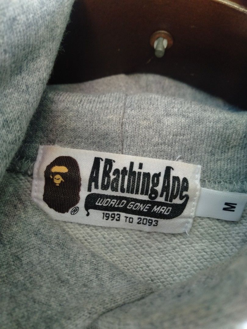 BAPE (Category: Hoodies) located in Bulacan. Submitted by nifftyythrifty (Listing ID 1218986517, Image 3). Description: BAPE hoodie gray side camouflage . medium w-20 l-26.