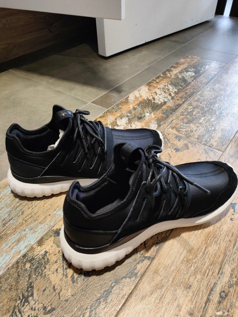 Adidas tubular hotsell radial on feet