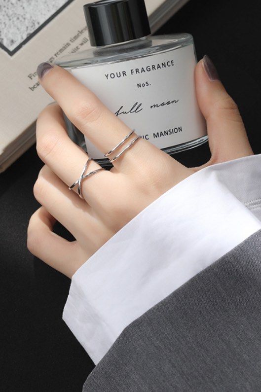 Adjustable cross outlet ring