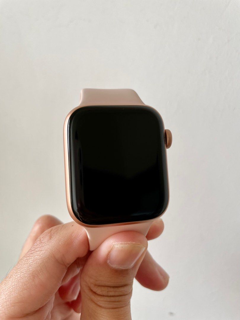 Gold aluminium case with pink sand store sport band