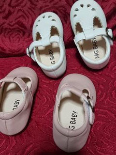Baby's shoes