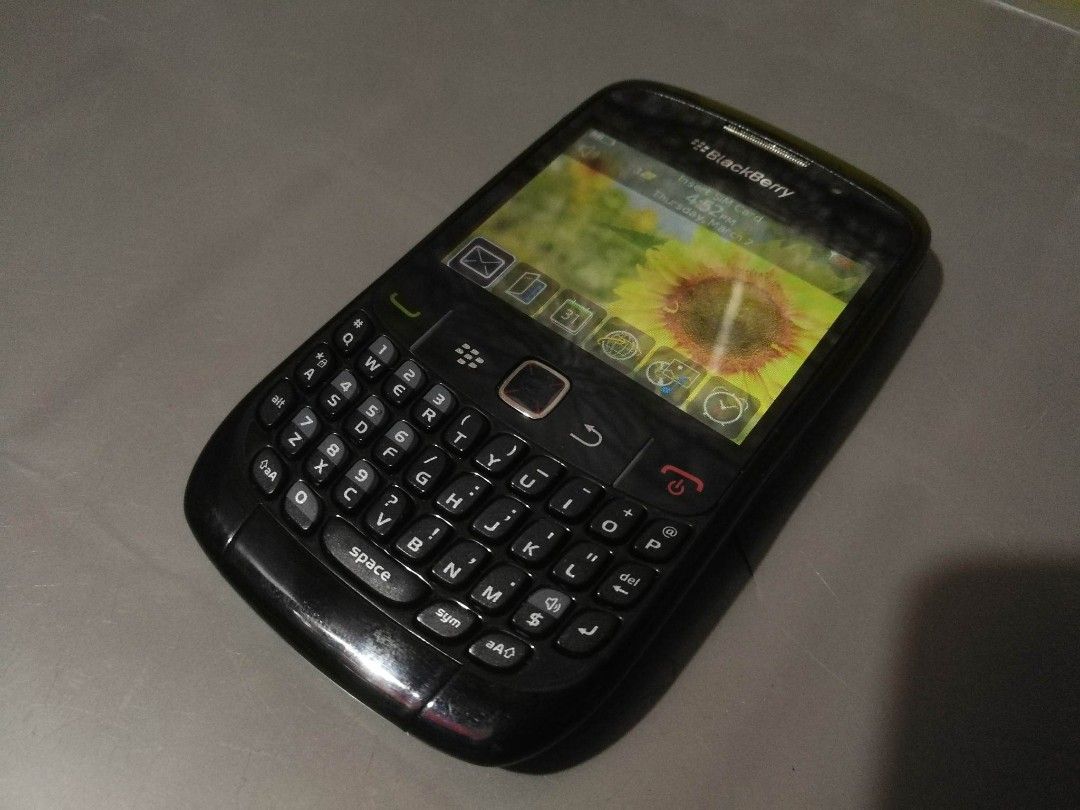 BLACKBERRY CURVE 8520 SMARTLOCK (Category: Early Generation Mobile Phones) located in Quezon City. Submitted by renzdavid1994 (Listing ID 1219000742, Image 1). Description: Blackberry Curve 8520 No issue Smartlock 1,200 fixed price Unit only.
