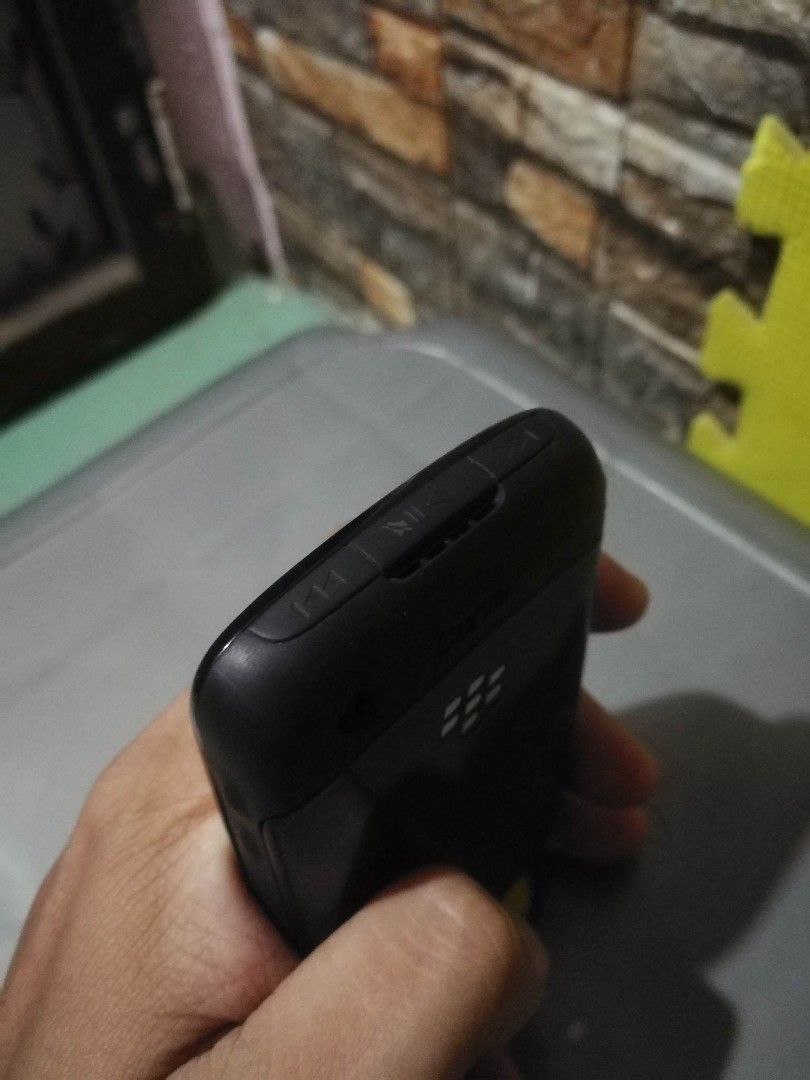 BLACKBERRY CURVE 8520 SMARTLOCK (Category: Early Generation Mobile Phones) located in Quezon City. Submitted by renzdavid1994 (Listing ID 1219000742, Image 3). Description: Blackberry Curve 8520 No issue Smartlock 1,200 fixed price Unit only.
