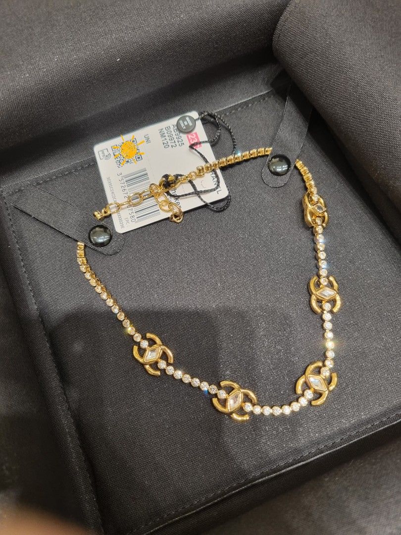 BNIB 23C Chanel Choker Necklace Jennie CC Logo 23P, Women's Fashion, Jewelry  & Organisers, Necklaces on Carousell