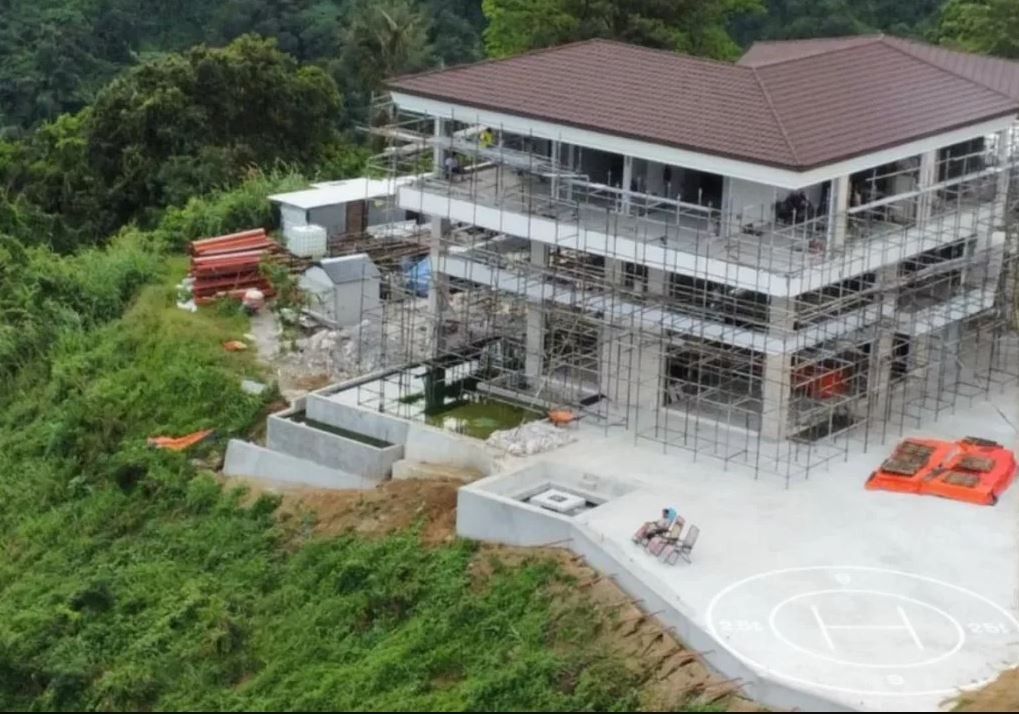 Brand New House with Helipad in Splendido Taal Residential Golf and