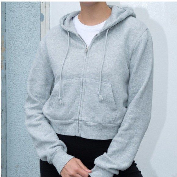 Brandy Melville Crop Christy Hoodie, 女裝, 外套及戶外衣服- Carousell