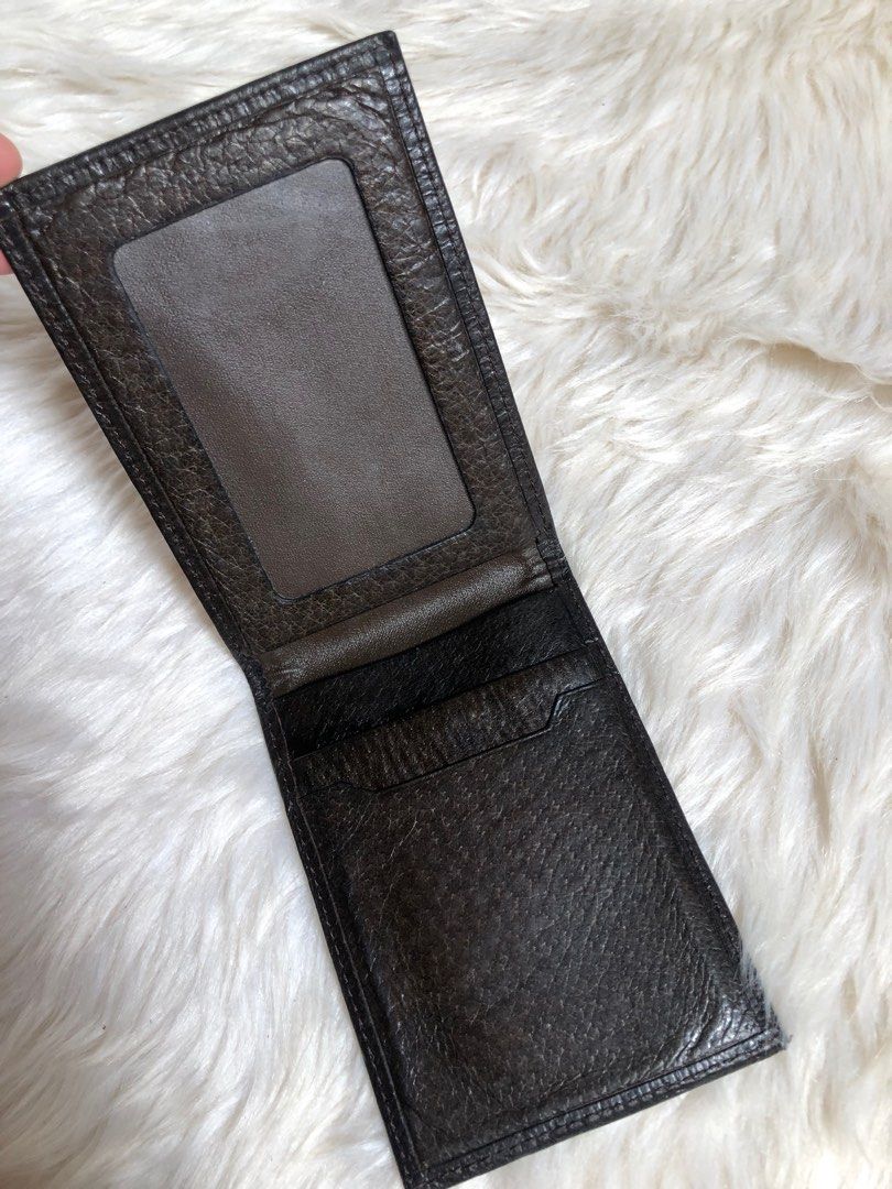 BURBERRY VINTAGE ID/CARD HOLDER (Category: Luxury Bags & Wallets) located in Naga. Submitted by shieshop (Listing ID 1219039088, Image 3). Description: Vintage Burberry card holder from Japan Visible sign of usage Unisex.