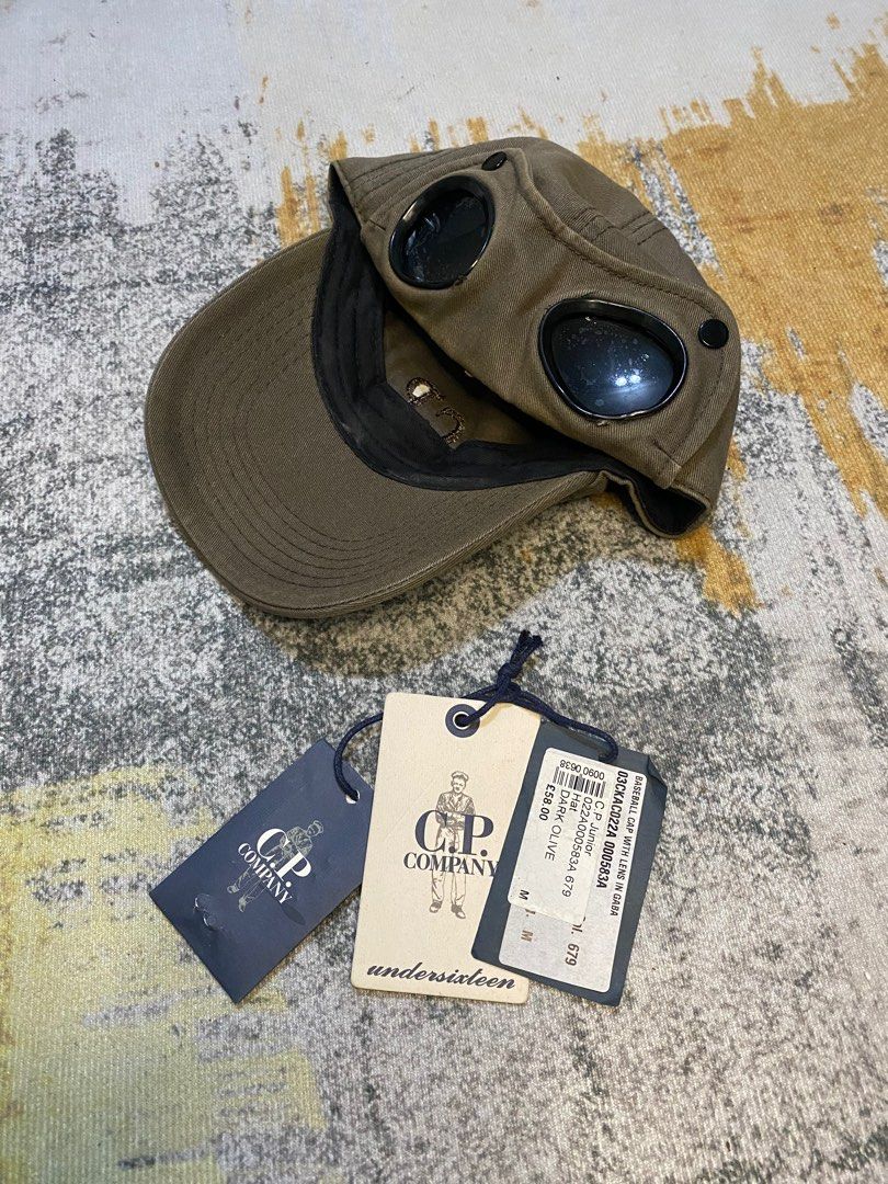 Cp company hat junior top