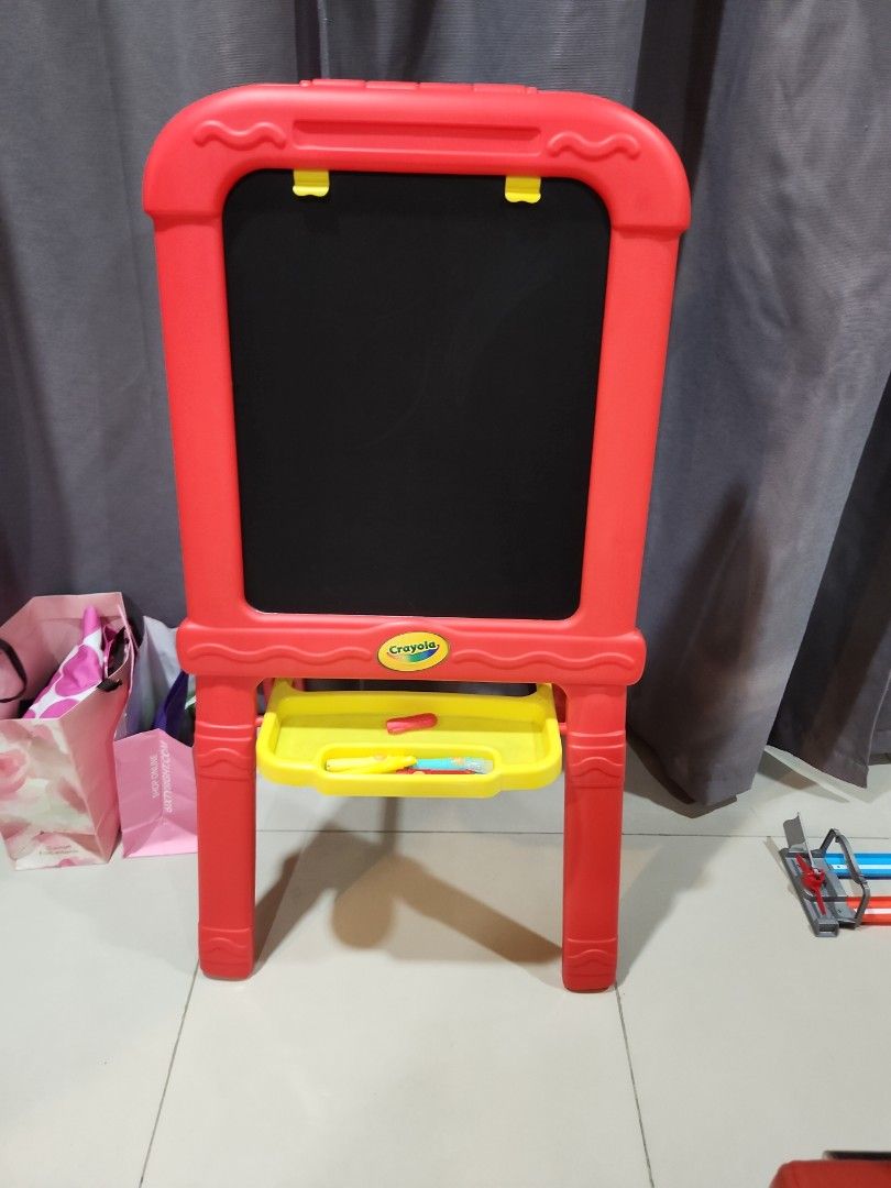 Crayola vlack board and whote board (Category: Stationery & School Supplies) located in Quezon City. Submitted by flowercharm (Listing ID 1218968310, Image 2). Description: crayola white board and block board.
