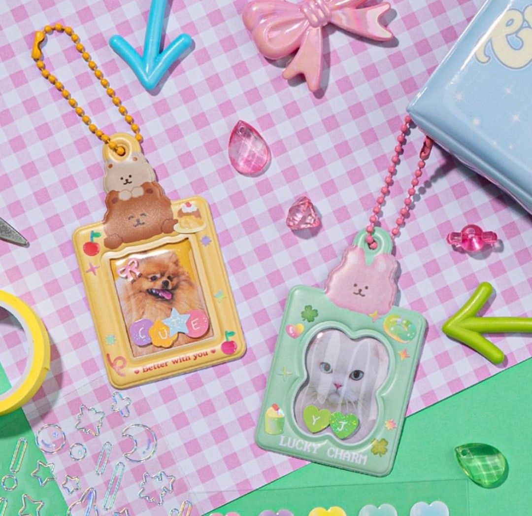 daiso korea id photo holder, Hobbies & Toys, Memorabilia & Collectibles