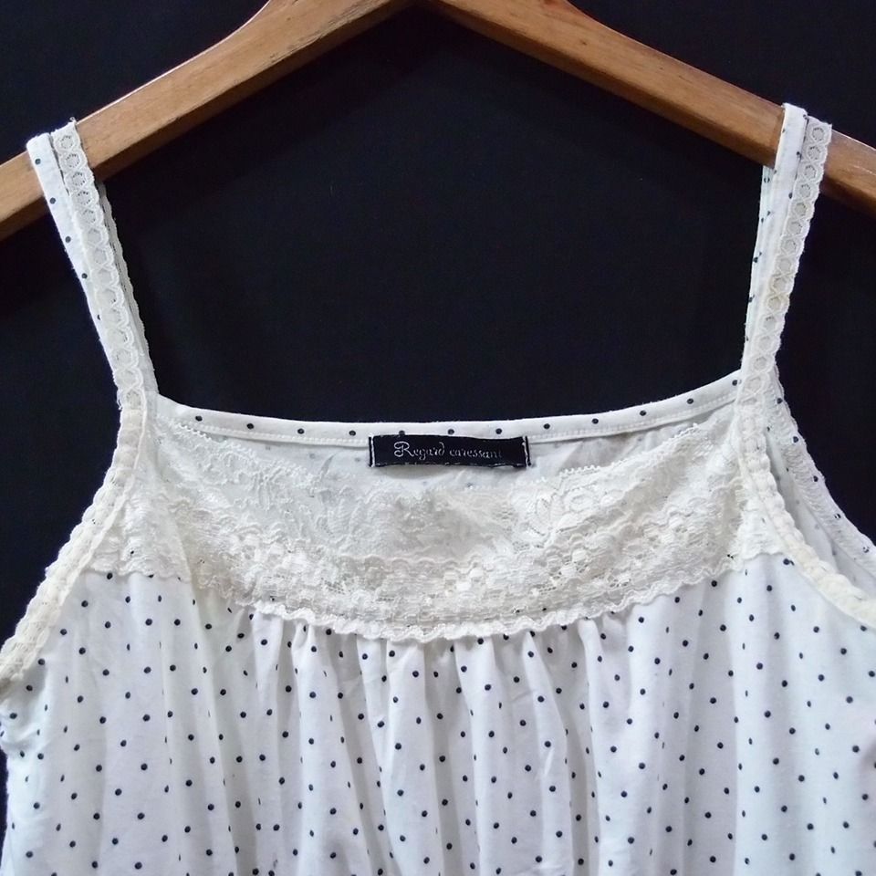 DV538 SIZE M WHITE POLKADOT TANK TOP TASAN Fesyen Wanita Pakaian Wanita Atasan di Carousell