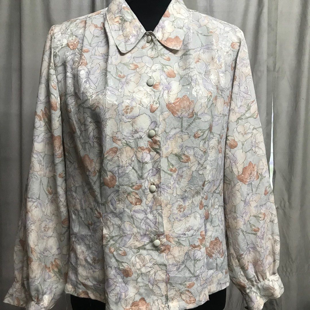 Floral blouse (Category: Blouses) located in Kuala Lumpur. Submitted by rm5_prelovedd (Listing ID 1219079178, Image 1). Description: Ask for measurement .