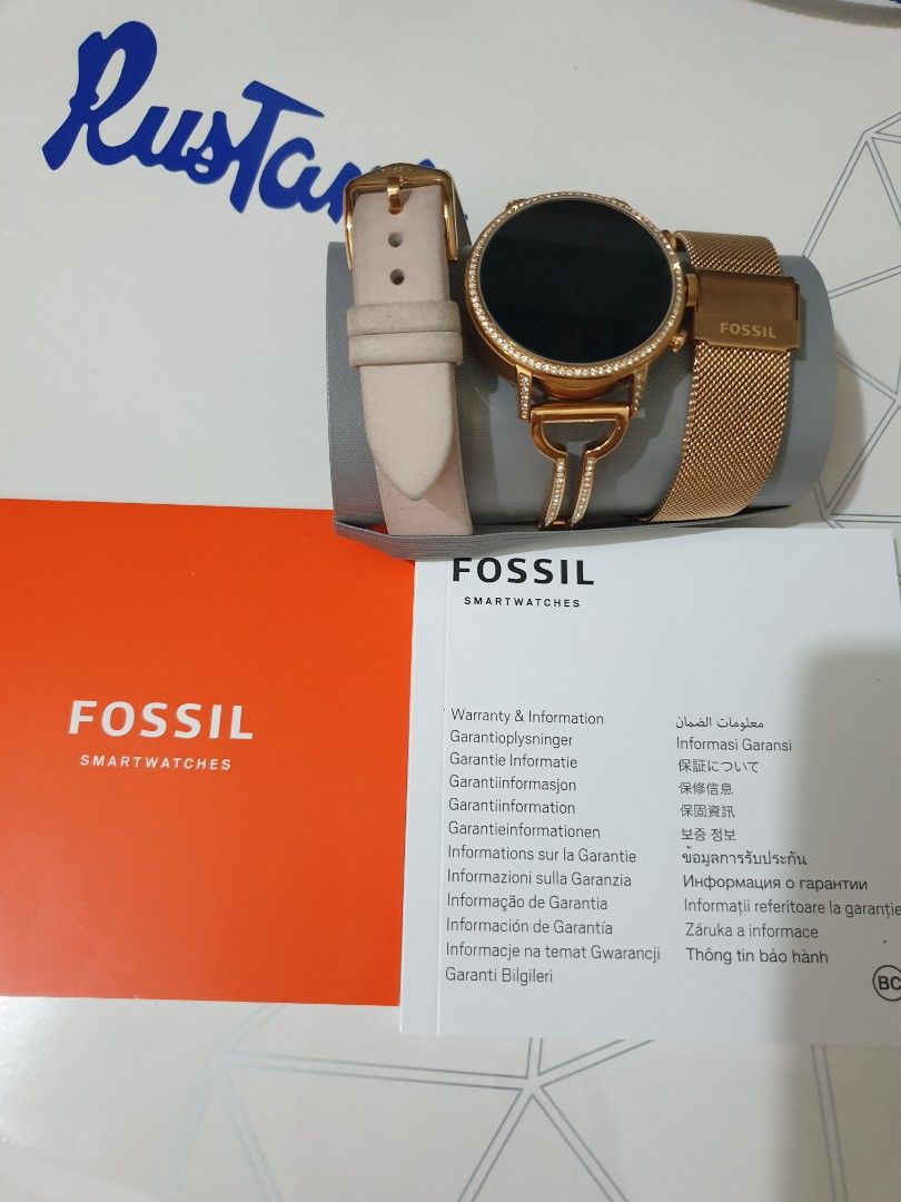 Fossil Smartwatch Rose Gold with 3 Straps (Category: Women's Watches) located in Dasmarinas. Submitted by kyrsad (Listing ID 1219062347, Image 2). Description: Help me declutter 🤗 Fossil Gen 4 Smartwatch Set in Rose Gold Color with 3 Interchangeable Straps Complete with box and manual 9/10 No issues. Only left-most strap used No hairline scratches, pwedeng pwede sa maarte. Barely used this, maybe around 5x lang. PM ME LANG PO IF YOU WANT VIDEO N