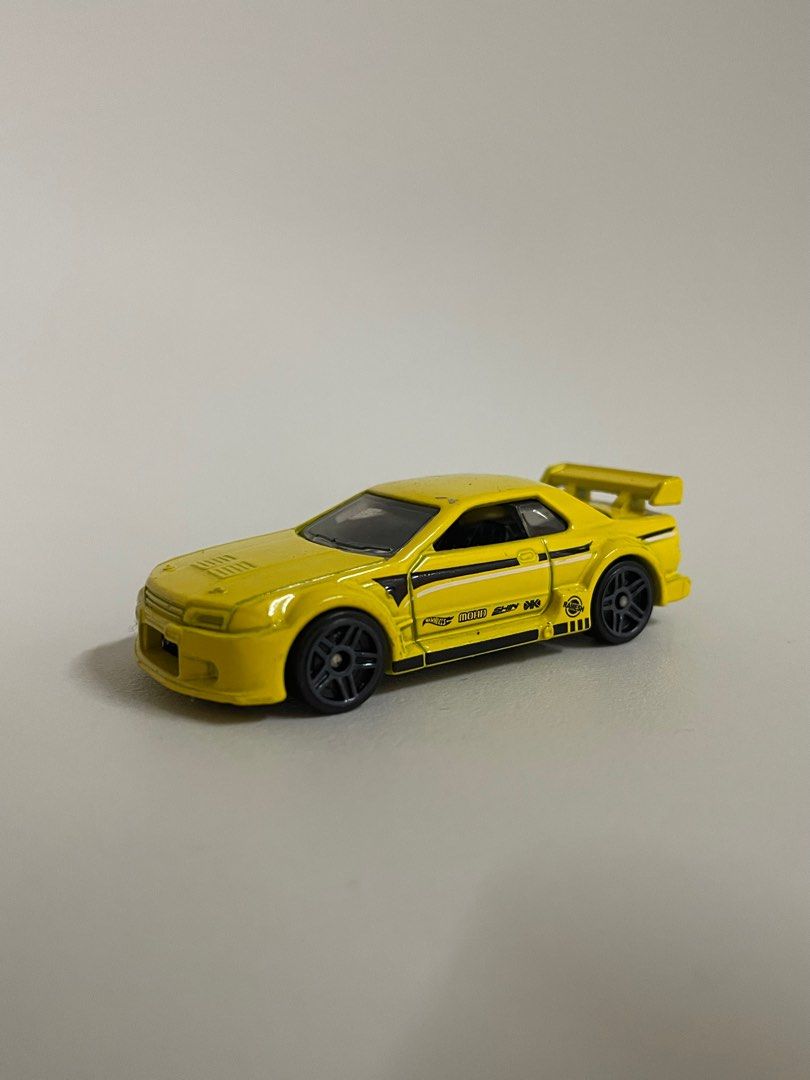 Hot wheels nissan skyline gtr hot sale r32