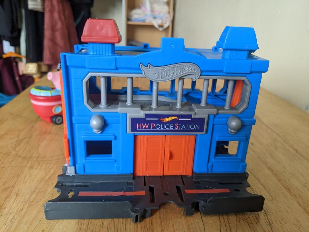 Hotwheels city police station, Hobbies & Toys, Toys & Games on Carousell
