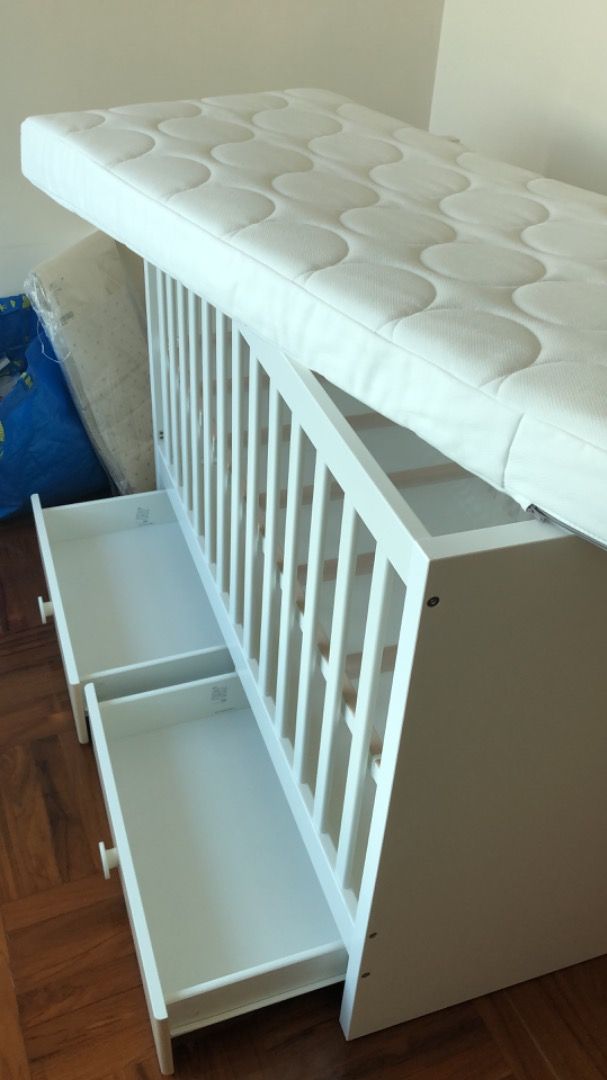 IKEA crib with drawers, 兒童＆孕婦用品, 兒童傢具, 兒童傢具 嬰兒床 Carousell