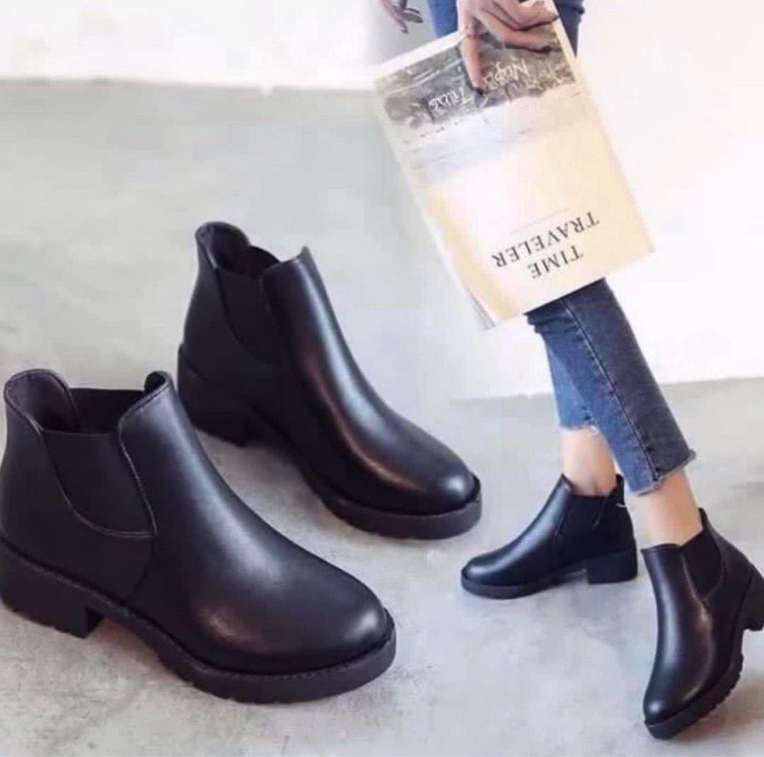INSTOCKS PROMO Black Chelsea Ankle Cut Low Block Boots