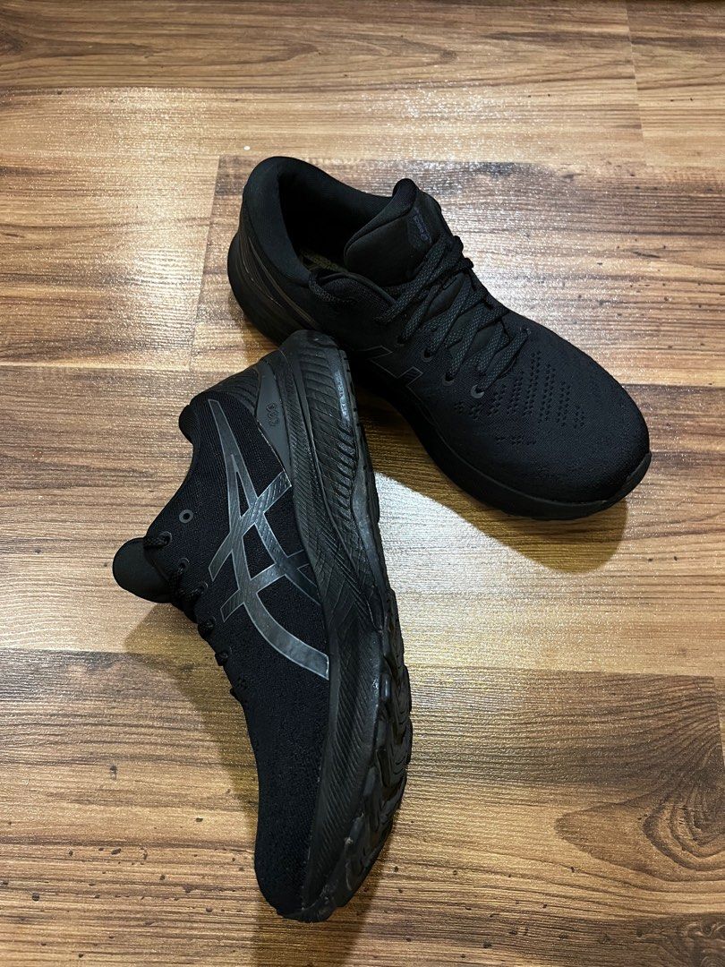 All black discount running shoes