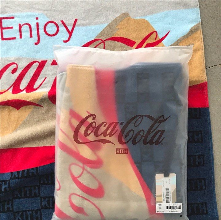 KITH x Coca Cola towel 聯名毛巾, 傢俬＆家居, 床具浴巾- Carousell